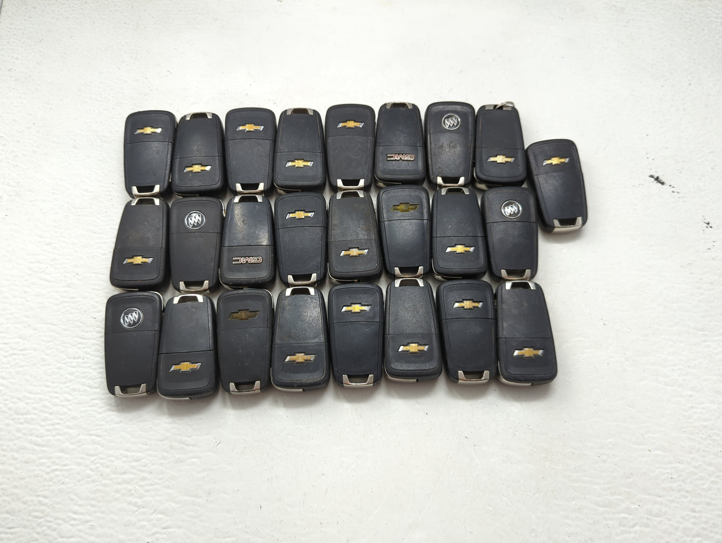 Lot of 25 Chevrolet Keyless Entry Remote Fob MIXED FCC IDS MIXED PART 1476721 - Oemusedautoparts1.com