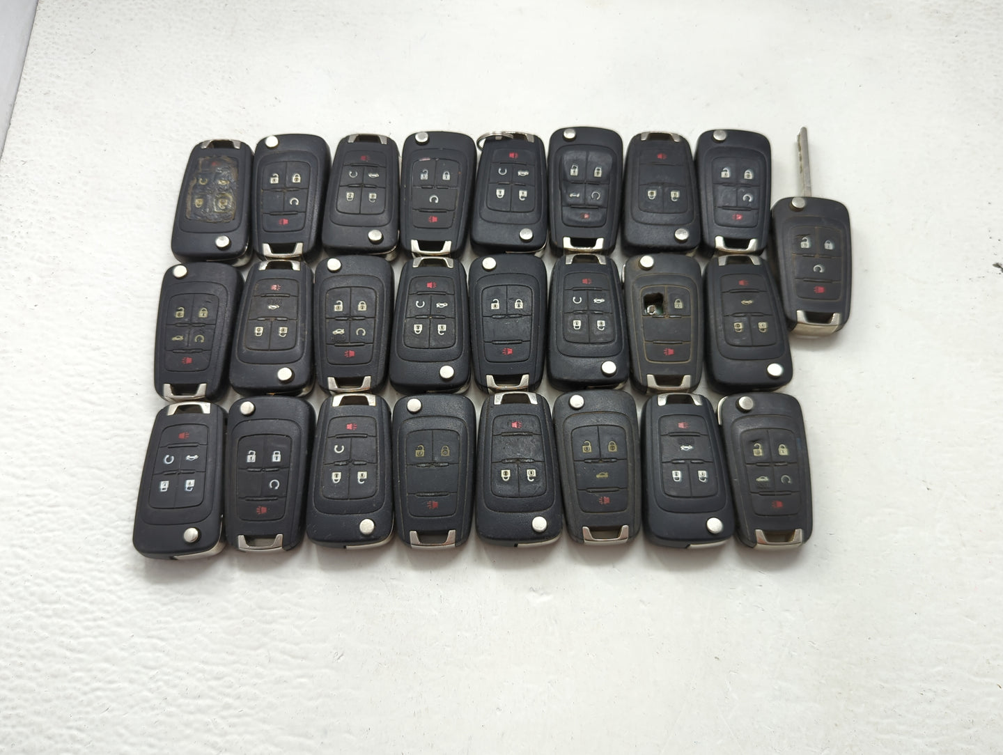 Lot of 25 Chevrolet Keyless Entry Remote Fob MIXED FCC IDS MIXED PART 1476722 - Oemusedautoparts1.com