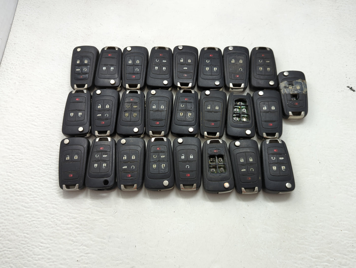 Lot of 25 Chevrolet Keyless Entry Remote Fob MIXED FCC IDS MIXED PART 1476724 - Oemusedautoparts1.com