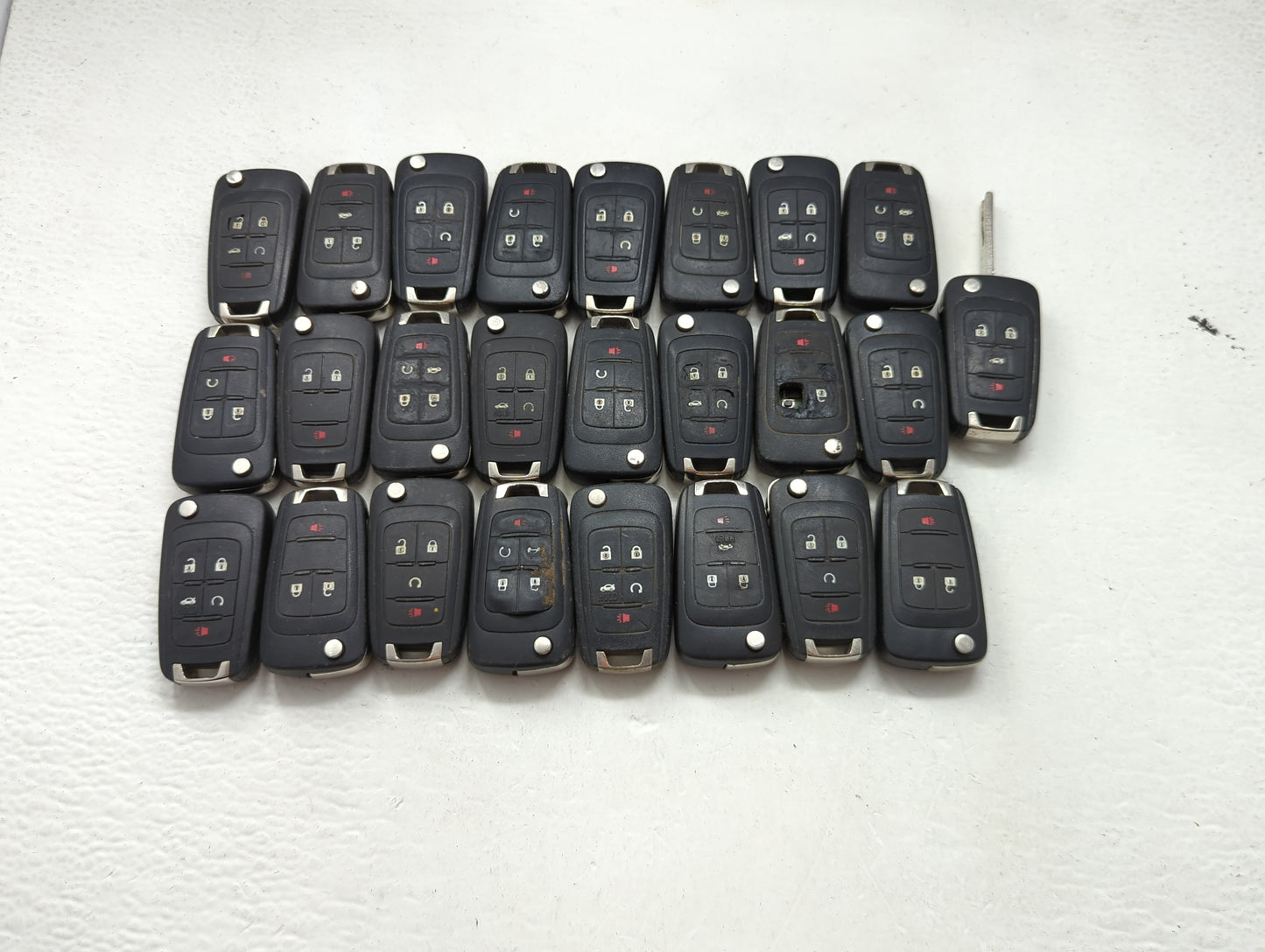 Lot of 25 Chevrolet Keyless Entry Remote Fob MIXED FCC IDS MIXED PART 1476725 - Oemusedautoparts1.com