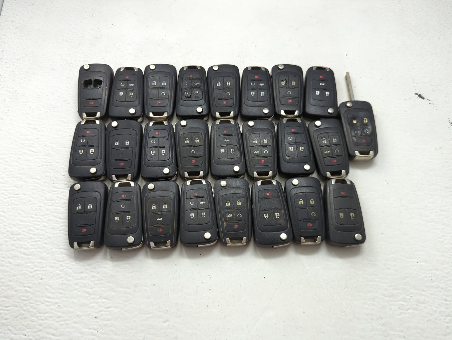 Lot of 25 Chevrolet Keyless Entry Remote Fob MIXED FCC IDS MIXED PART 1476727 - Oemusedautoparts1.com
