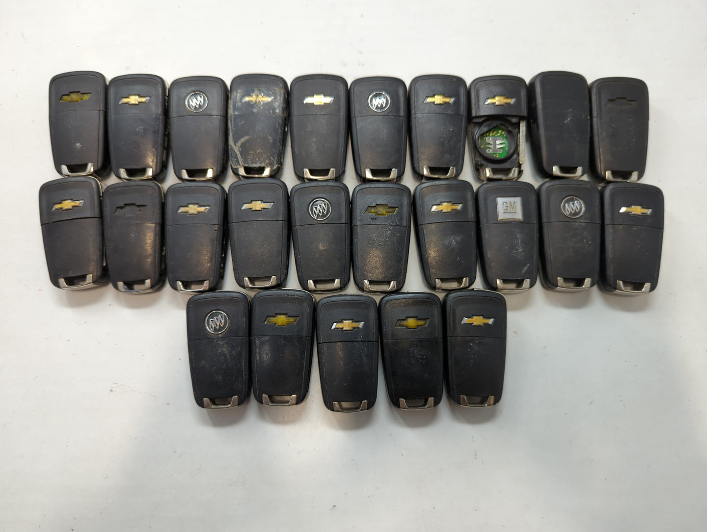 Lot of 25 Chevrolet Keyless Entry Remote Fob MIXED FCC IDS MIXED PART - Oemusedautoparts1.com