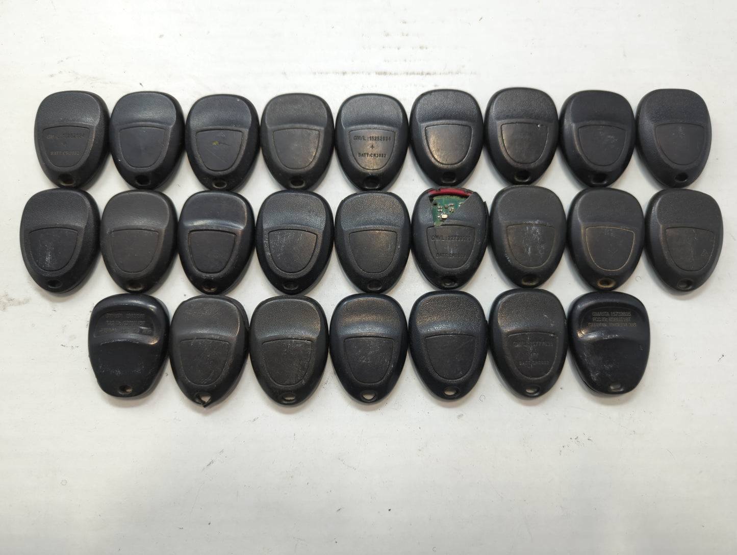 Lot of 25 Chevrolet Keyless Entry Remote Fob MIXED FCC IDS MIXED PART - Oemusedautoparts1.com