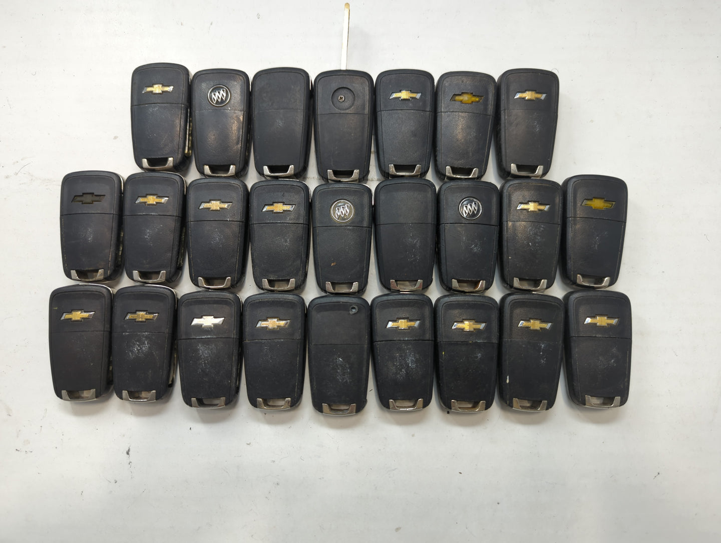Lot of 25 Chevrolet Keyless Entry Remote Fob MIXED FCC IDS MIXED PART - Oemusedautoparts1.com