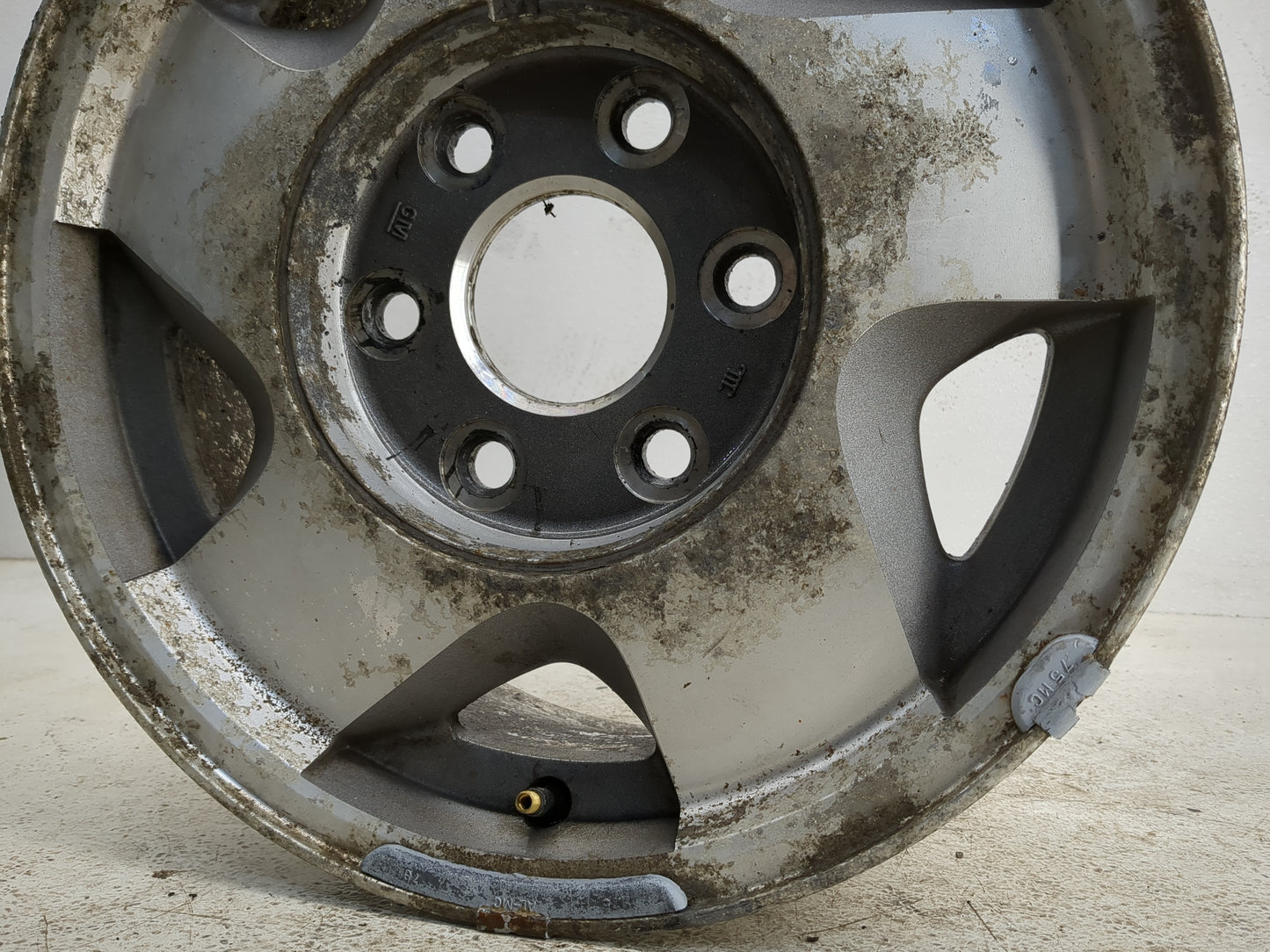 Chevrolet 1500 Oem Wheel Rim 1148752 - Oemusedautoparts1.com