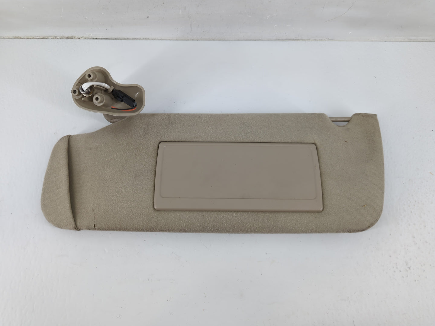 2004-2005 Chevrolet Avalanche Sun Visor Shade Replacement Driver Left Mirror Fits Fits 2004 2005 OEM Used Auto Parts - Oemus