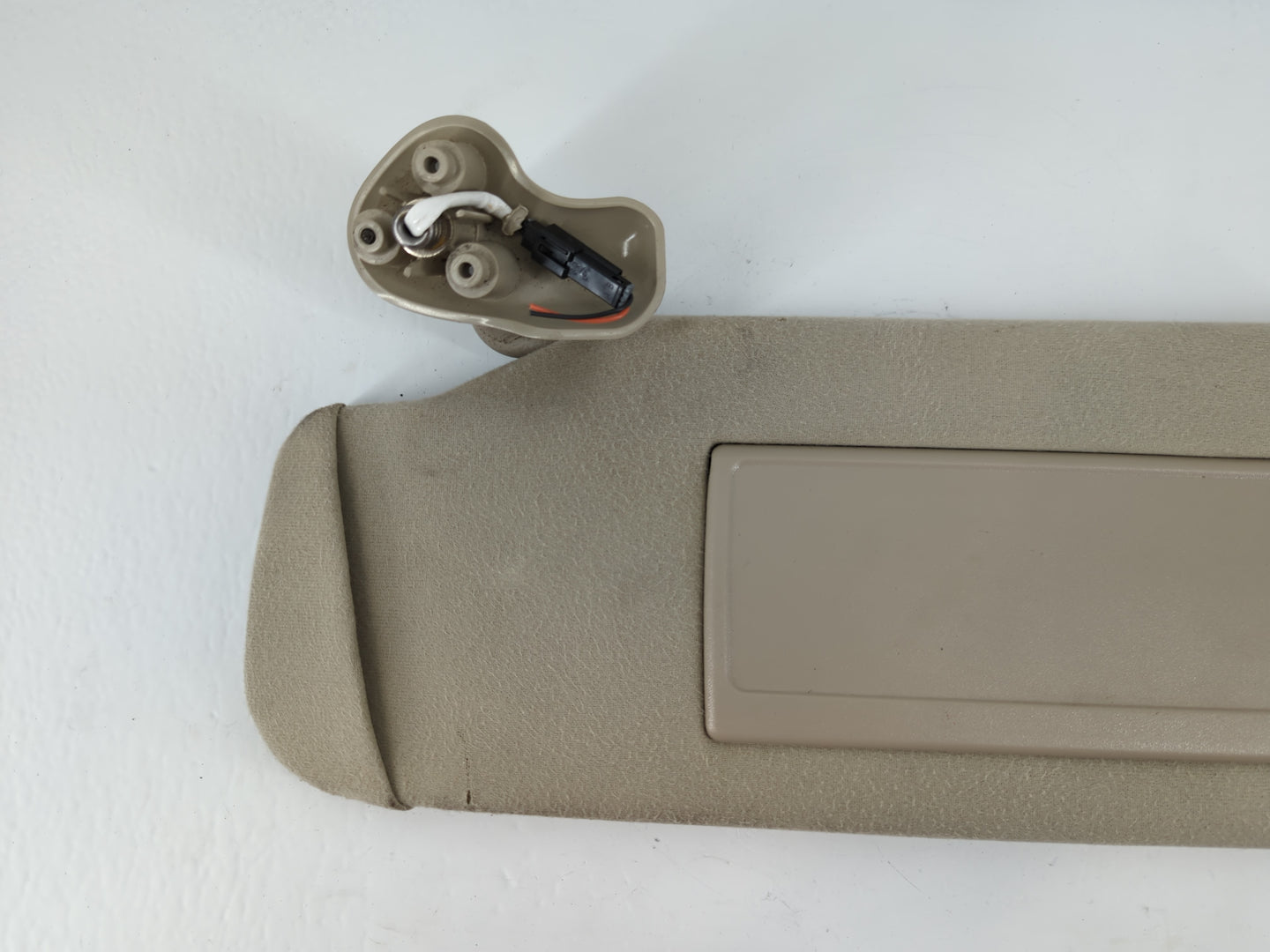 2004-2005 Chevrolet Avalanche Sun Visor Shade Replacement Driver Left Mirror Fits Fits 2004 2005 OEM Used Auto Parts - Oemus