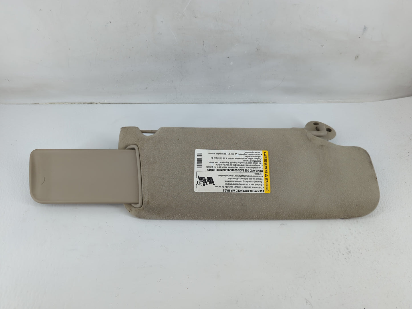 2004-2005 Chevrolet Avalanche Sun Visor Shade Replacement Driver Left Mirror Fits Fits 2004 2005 OEM Used Auto Parts - Oemus