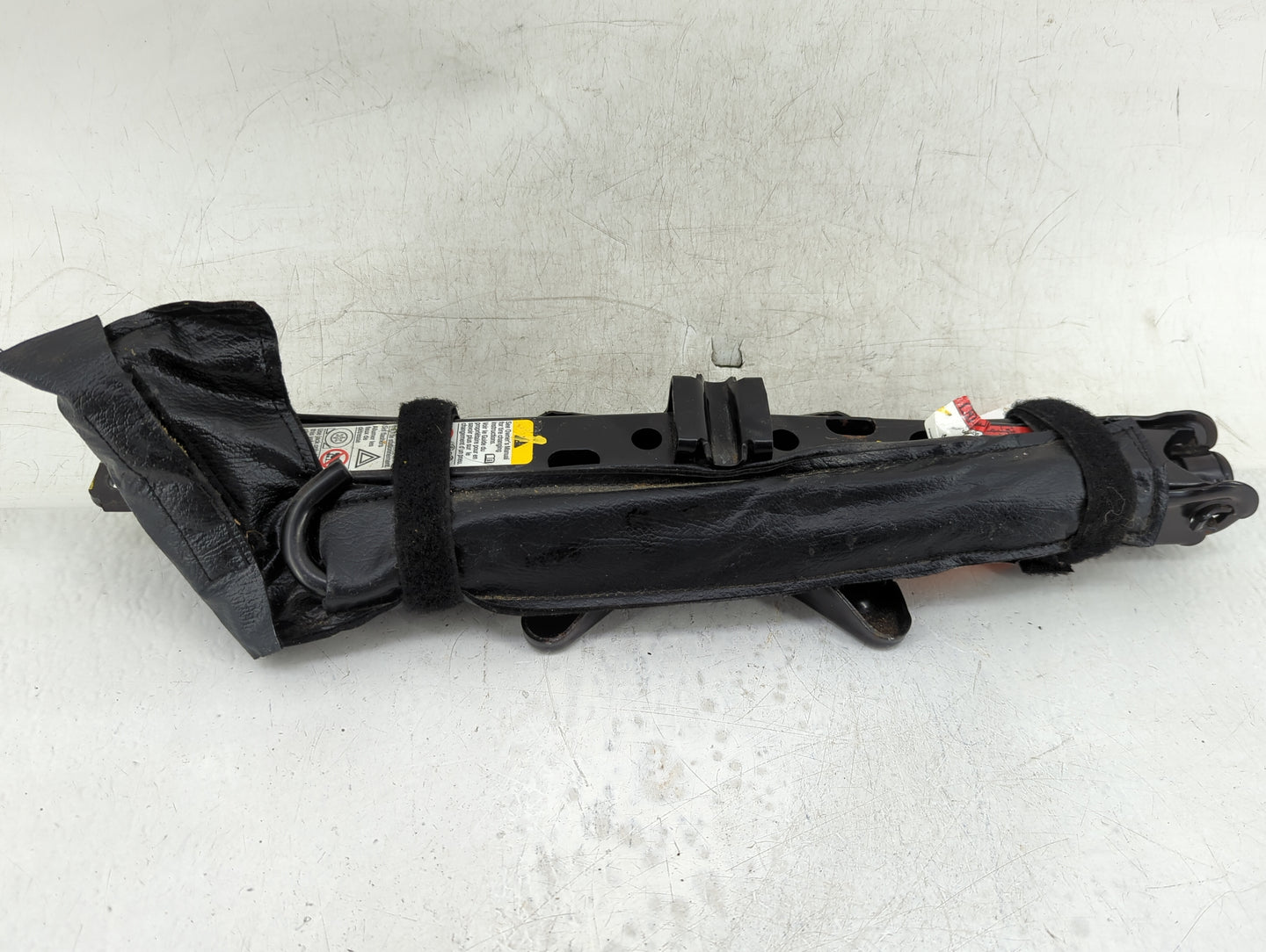 2013 Chevrolet Captiva Sport Spare Scissor Car Jack 1127754 - Oemusedautoparts1.com