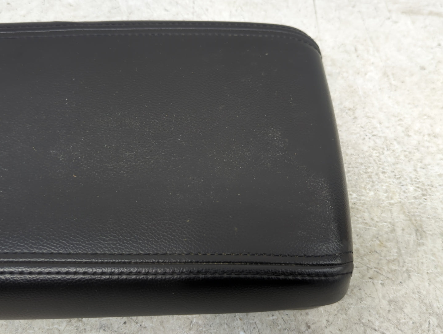 2012-2015 Chevrolet Captiva Sport Center Console Armrest Cover Lid Fits Fits 2012 2013 2014 2015 OEM Used Auto Parts - Oemus