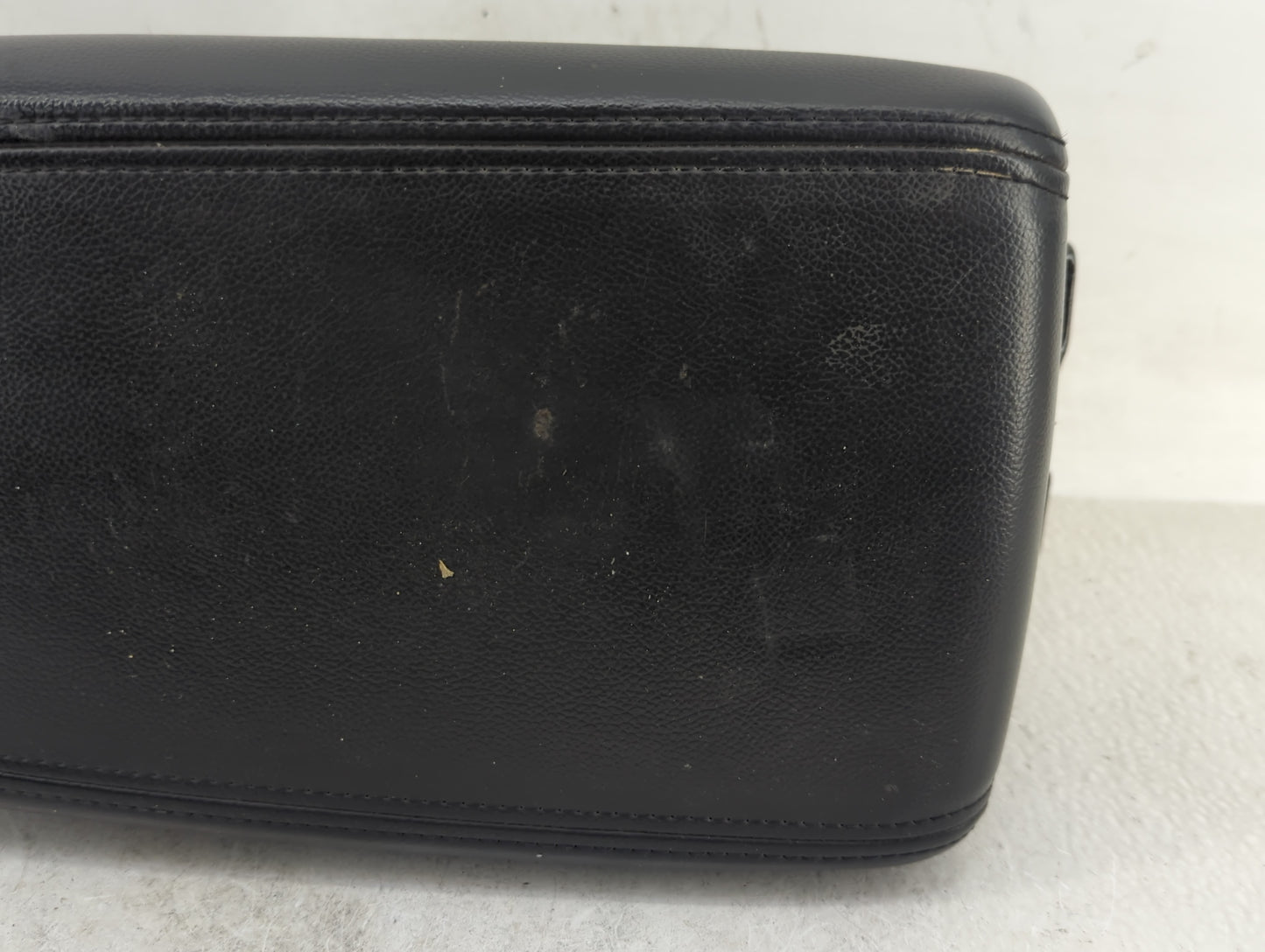 2012-2015 Chevrolet Captiva Sport Center Console Armrest Cover Lid Fits Fits 2012 2013 2014 2015 OEM Used Auto Parts - Oemus