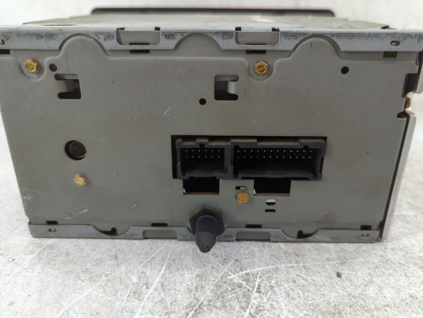2004-2005 Chevrolet Cavalier Radio AM FM Cd Player Receiver Replacement Fits Fits 2004 2005 OEM Used Auto Parts - Oemusedaut