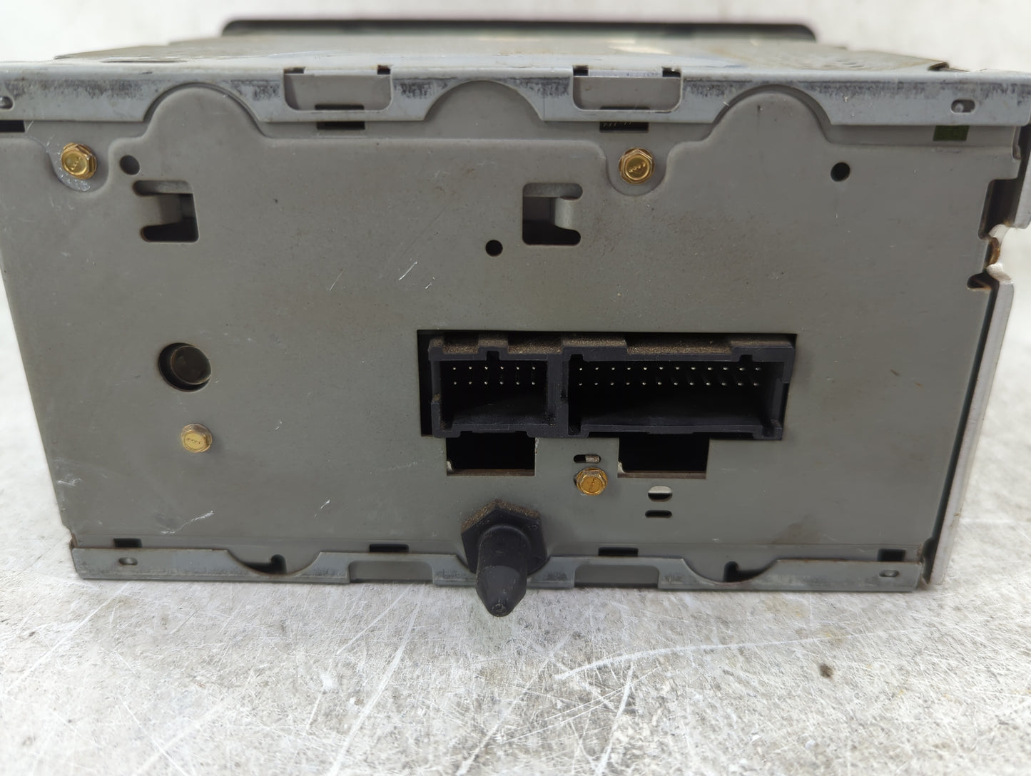 2004-2005 Chevrolet Cavalier Radio AM FM Cd Player Receiver Replacement Fits Fits 2004 2005 OEM Used Auto Parts - Oemusedaut