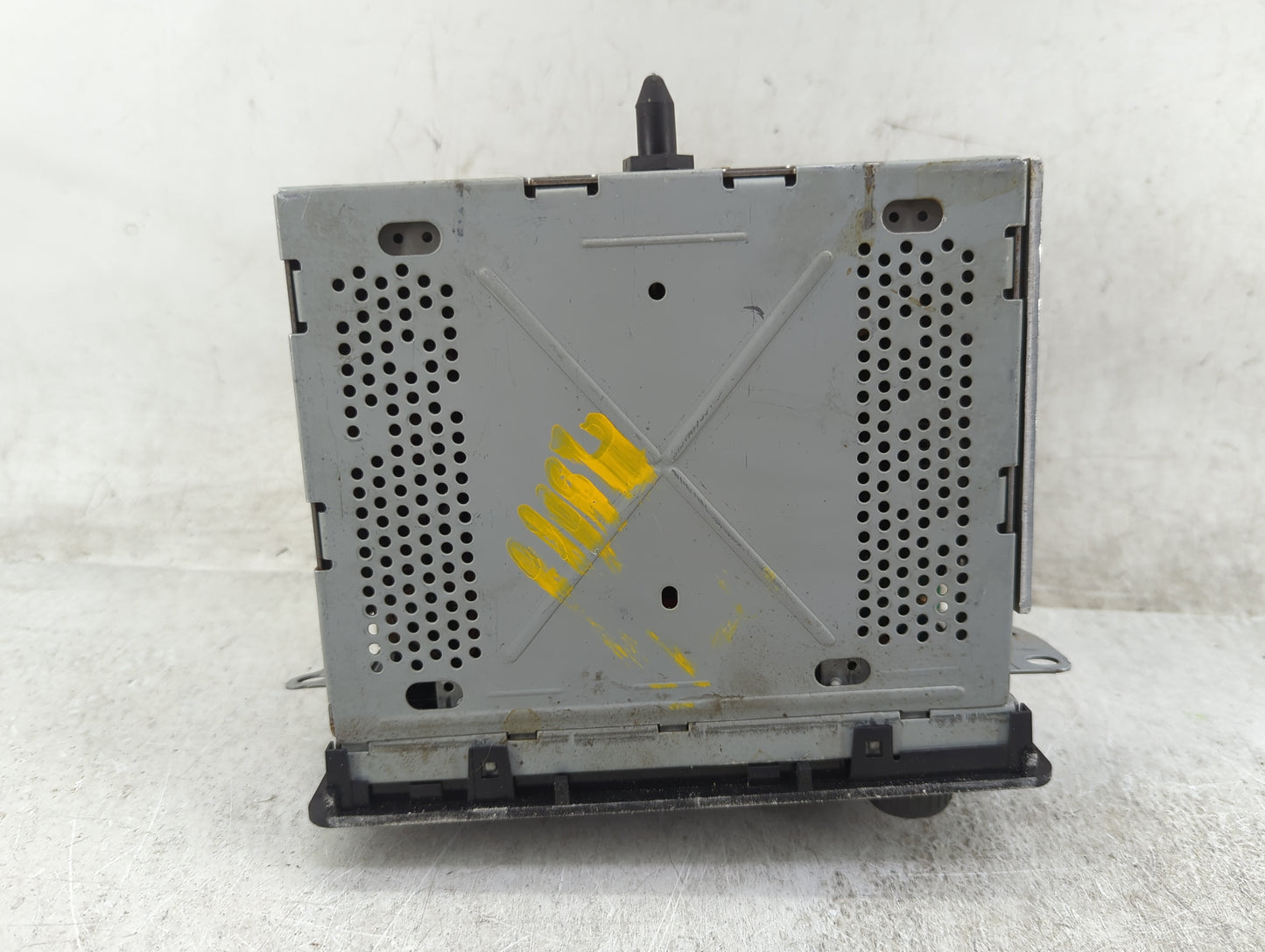 2004-2005 Chevrolet Cavalier Radio AM FM Cd Player Receiver Replacement Fits Fits 2004 2005 OEM Used Auto Parts - Oemusedaut