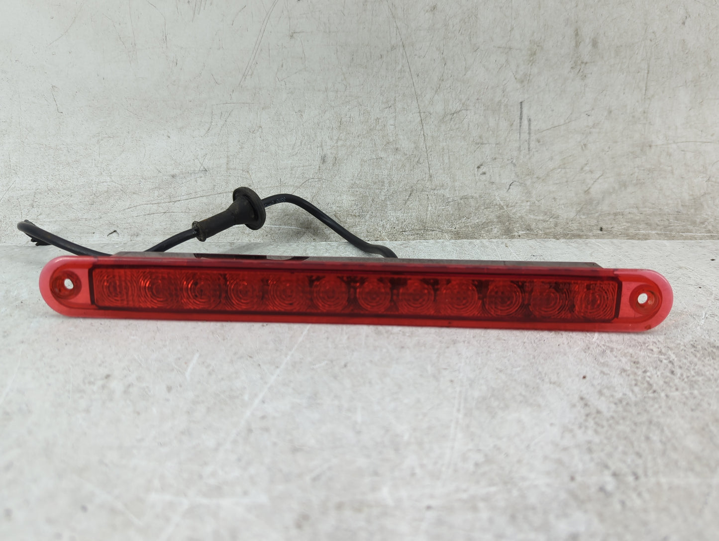 2004 Chevrolet Cavalier Passenger Right Side Deck Lid Mounted Tail Light - Oemusedautoparts1.com
