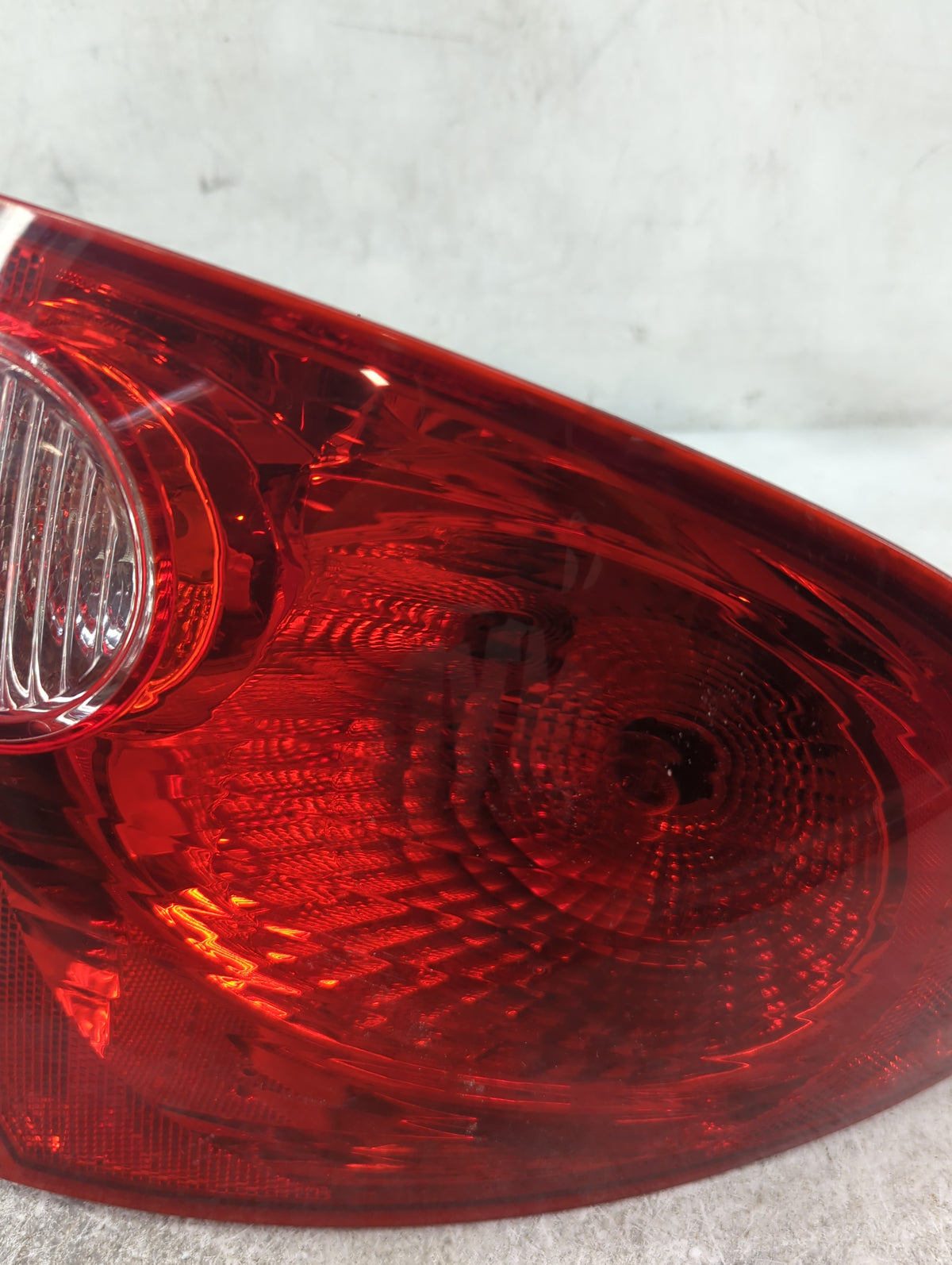 2005-2010 Chevrolet Cobalt Tail Light Assembly Driver Left OEM Fits Fits 2005 2006 2007 2008 2009 2010 OEM Used Auto Parts -