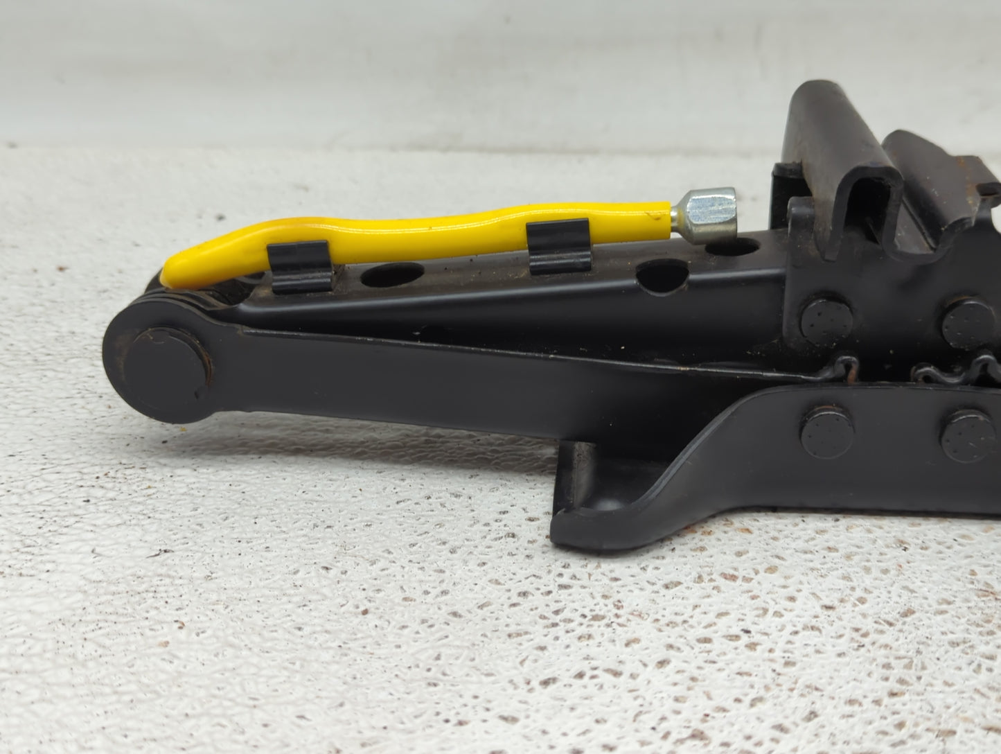2007 Chevrolet Cobalt Spare Scissor Car Jack 883652 - Oemusedautoparts1.com