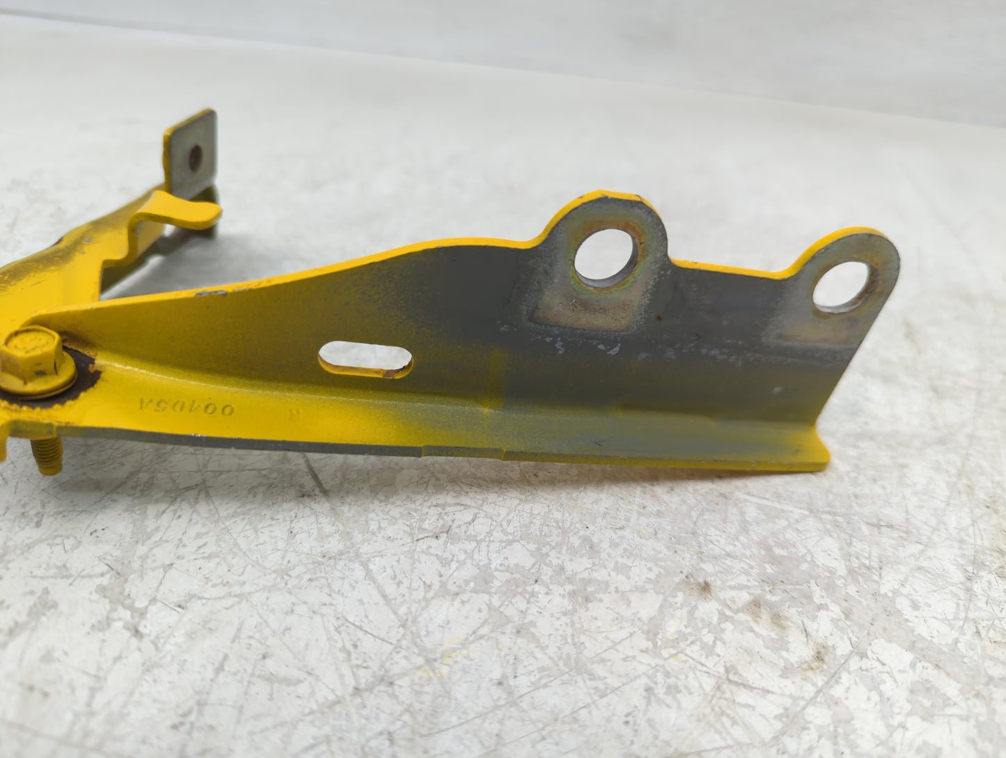 2005 Chevrolet Colorado Passenger Right Hood Hinge - Oemusedautoparts1.com