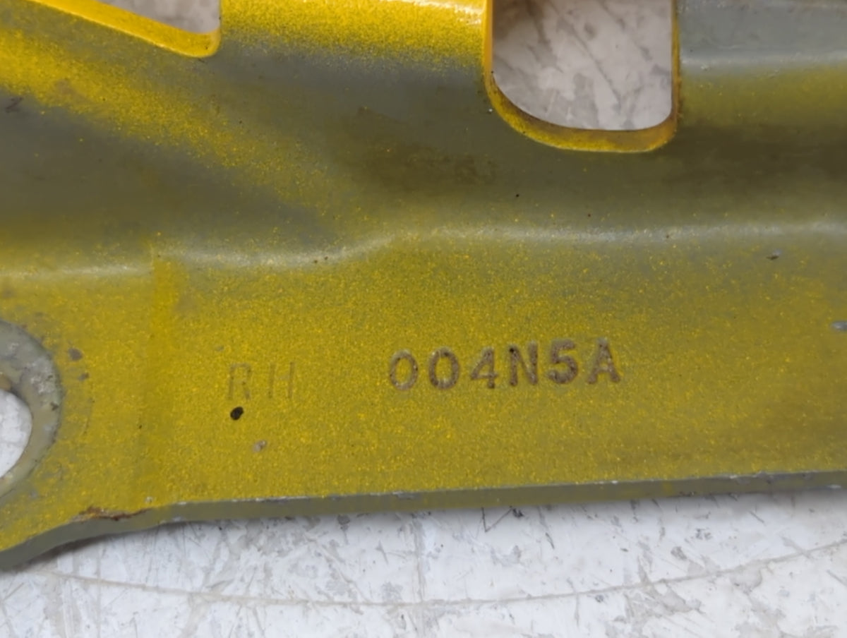 2005 Chevrolet Colorado Passenger Right Hood Hinge - Oemusedautoparts1.com