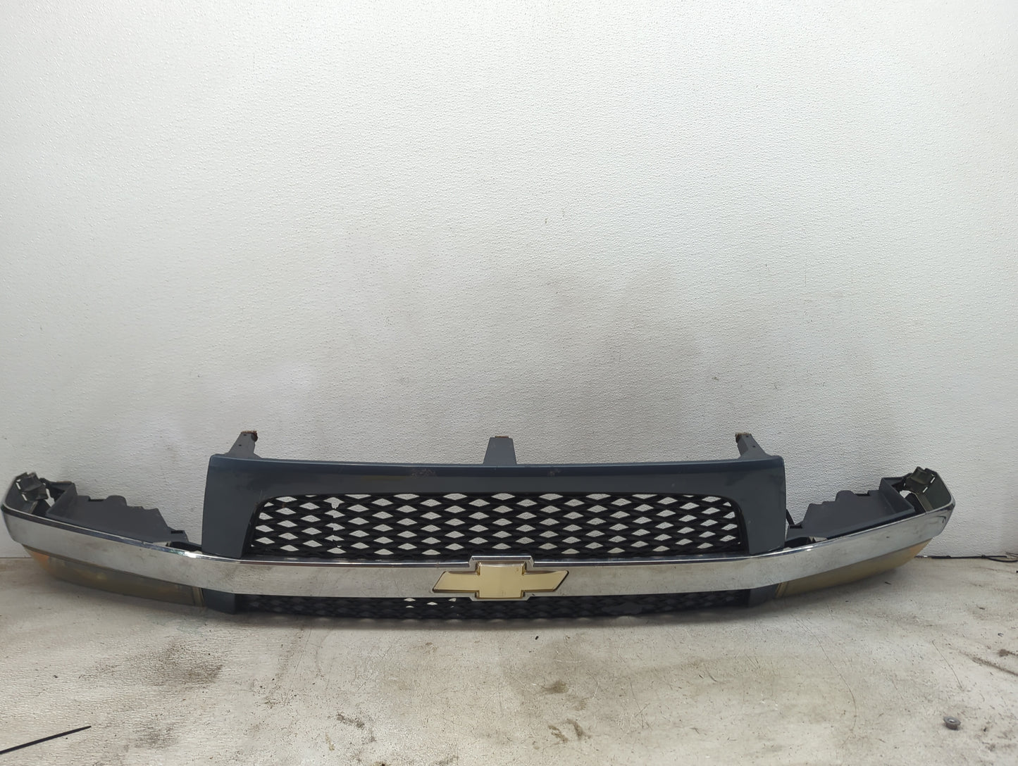 2004-2012 Chevrolet Colorado Front Grille Bumper Not Included 5025341 - Oemusedautoparts1.com