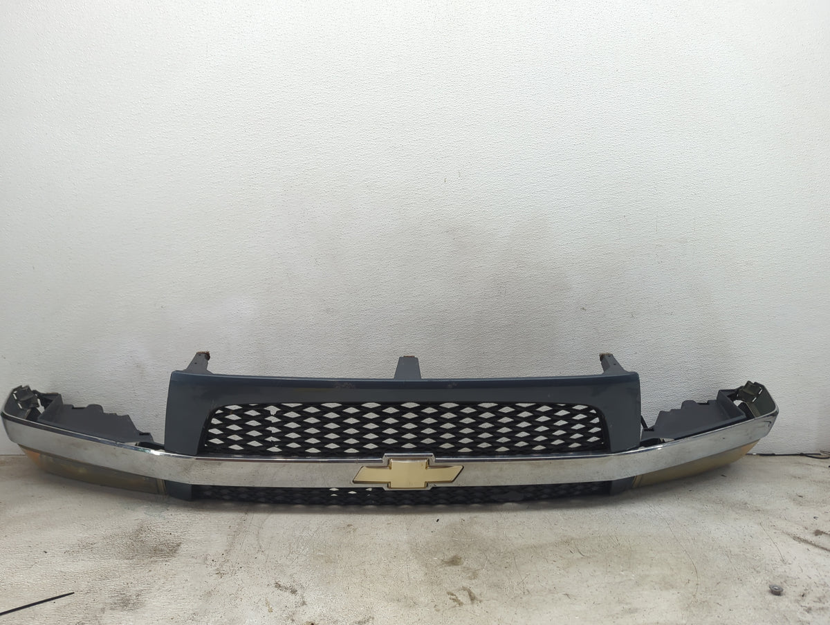 2004-2012 Chevrolet Colorado Front Grille Bumper Not Included - Oemusedautoparts1.com