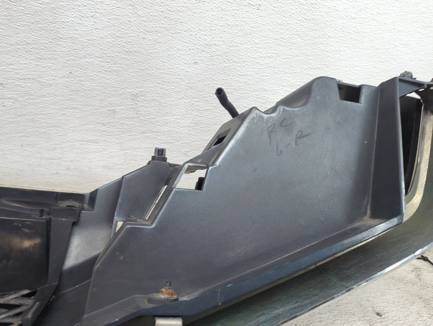 2004-2012 Chevrolet Colorado Front Grille Bumper Not Included 5025341 - Oemusedautoparts1.com
