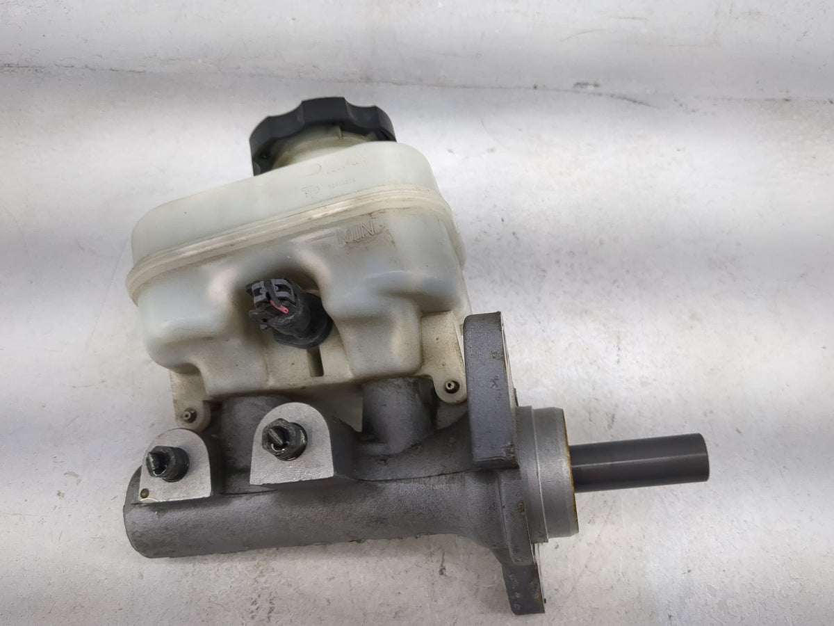 2004-2008 Chevrolet Colorado Brake Master Cylinder 5025388 - Oemusedautoparts1.com