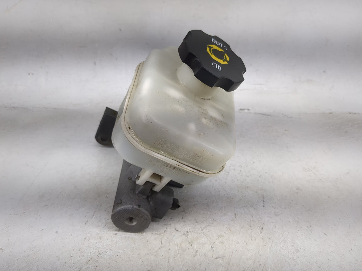 2004-2008 Chevrolet Colorado Brake Master Cylinder 5025388 - Oemusedautoparts1.com