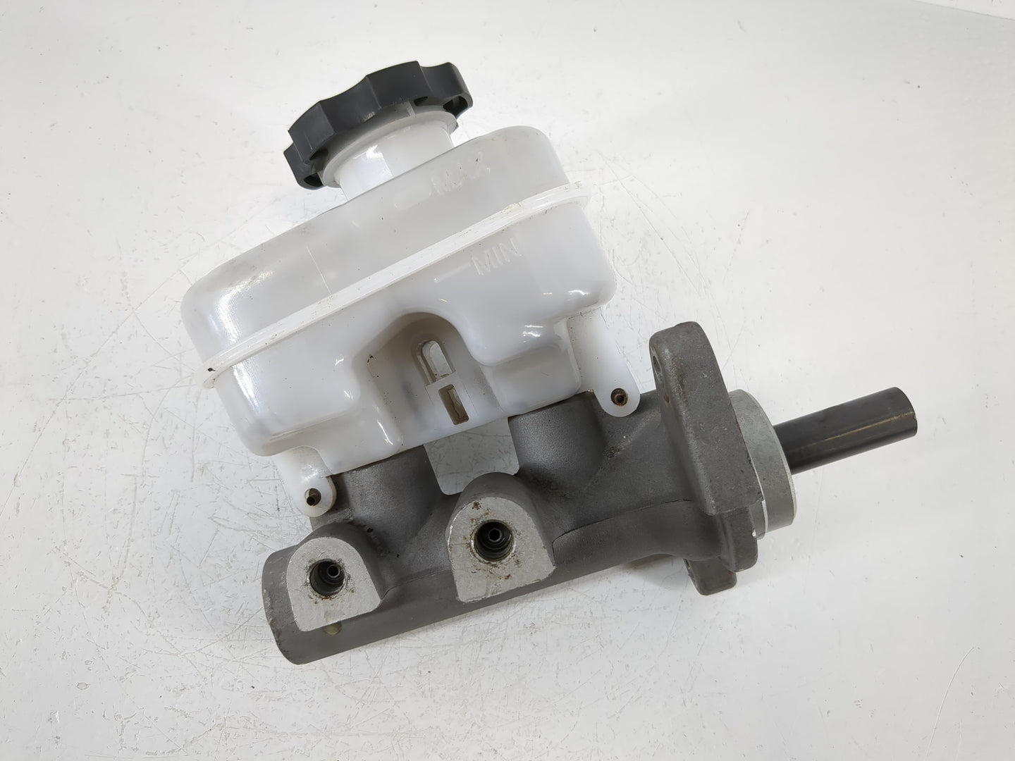 2004-2008 Chevrolet Colorado Brake Master Cylinder - Oemusedautoparts1.com