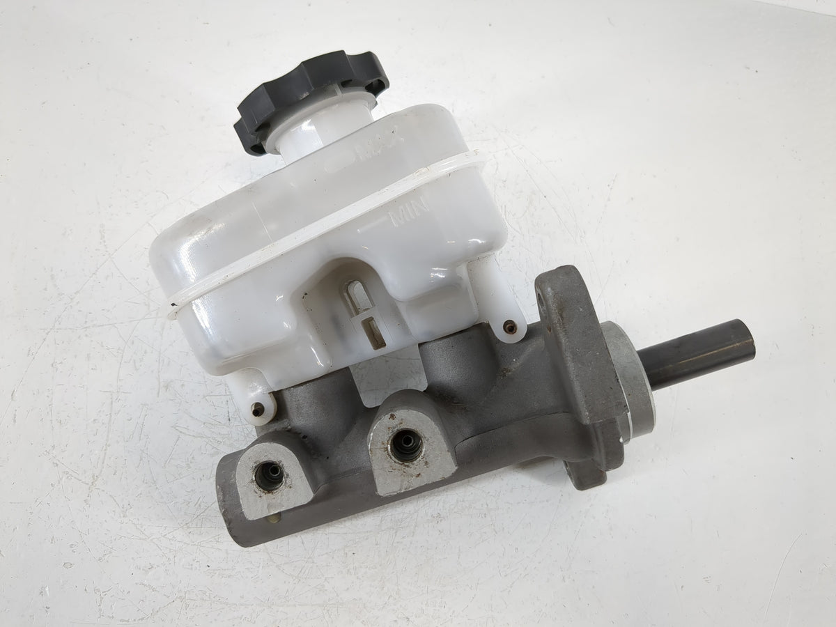2004-2008 Chevrolet Colorado Brake Master Cylinder 864274 - Oemusedautoparts1.com