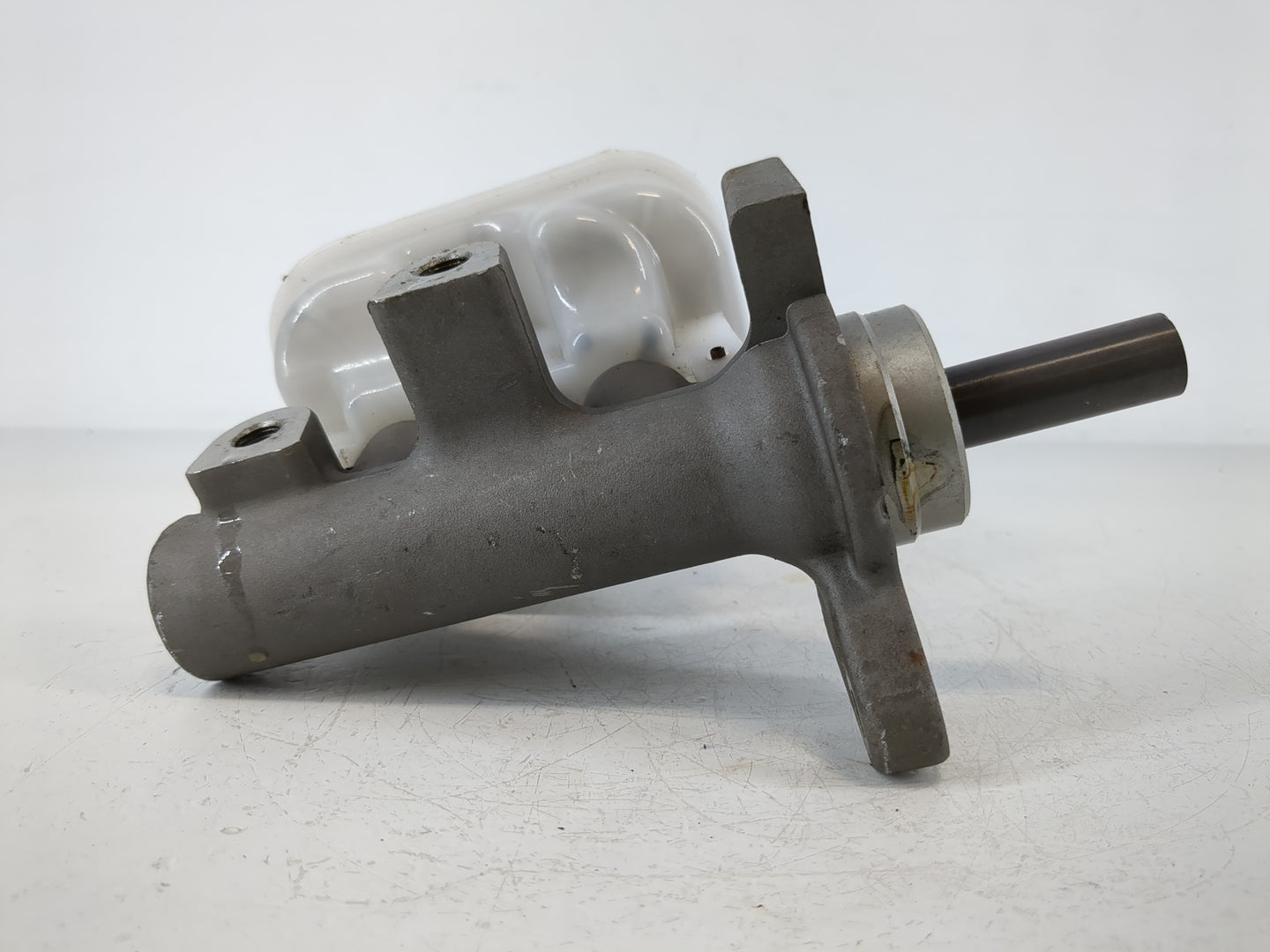 2004-2008 Chevrolet Colorado Brake Master Cylinder 864274 - Oemusedautoparts1.com