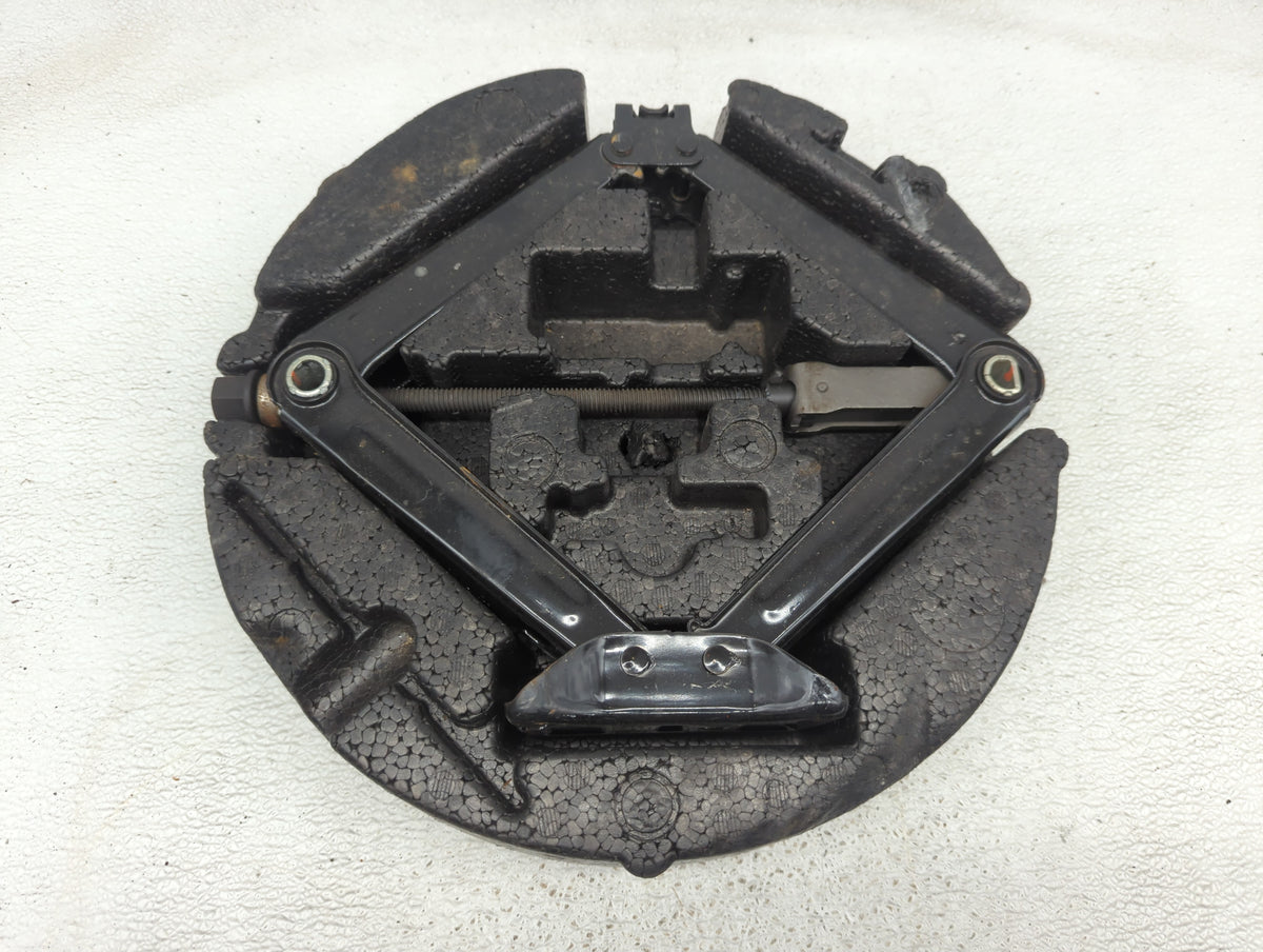 2014 Chevrolet Cruze Spare Scissor Car Jack 1055040 - Oemusedautoparts1.com