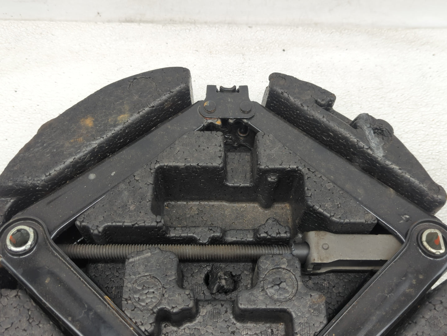 2014 Chevrolet Cruze Spare Scissor Car Jack 1055040 - Oemusedautoparts1.com