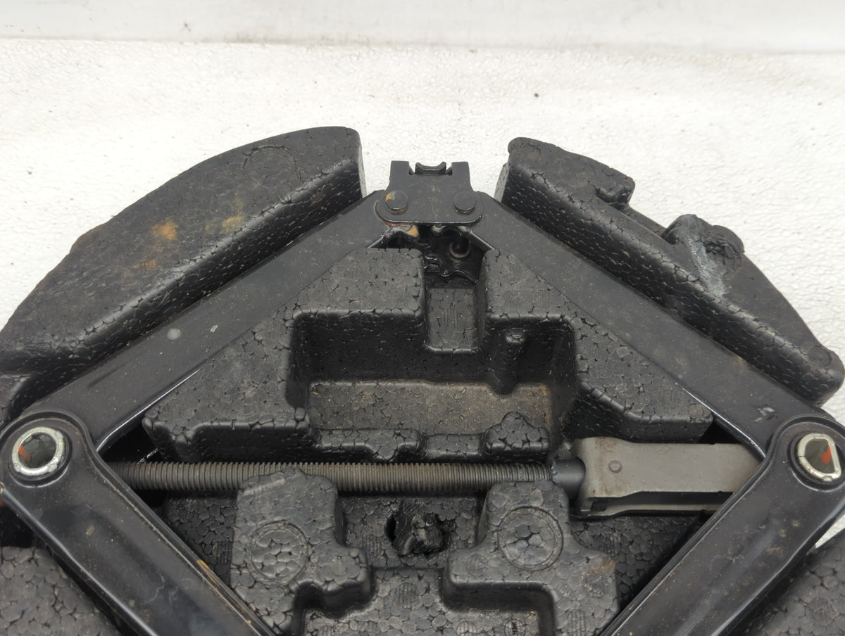 2014 Chevrolet Cruze Spare Scissor Car Jack 1055040 - Oemusedautoparts1.com