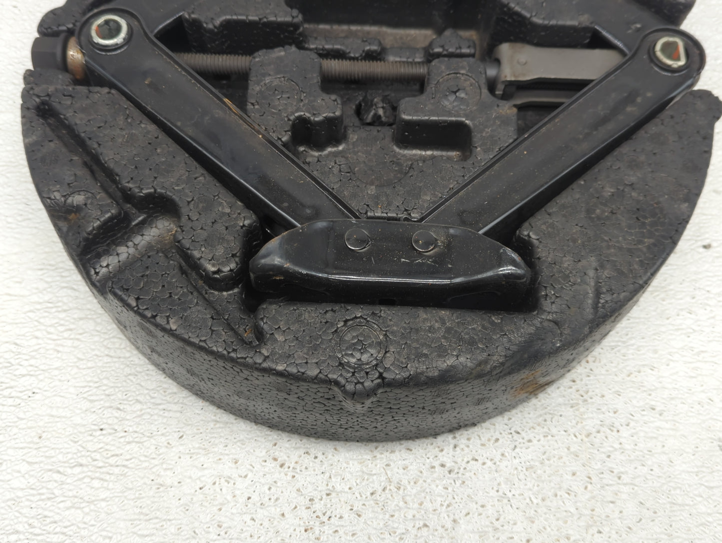 2014 Chevrolet Cruze Spare Scissor Car Jack - Oemusedautoparts1.com