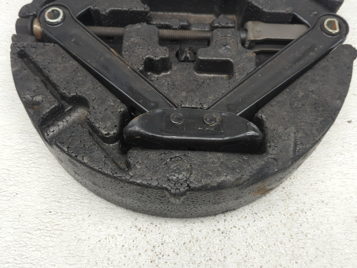 2014 Chevrolet Cruze Spare Scissor Car Jack 1055040 - Oemusedautoparts1.com