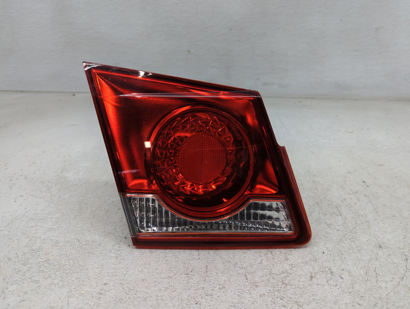 2011 Chevrolet Cruze Passenger Right Side Deck Lid Mounted Tail Light - Oemusedautoparts1.com