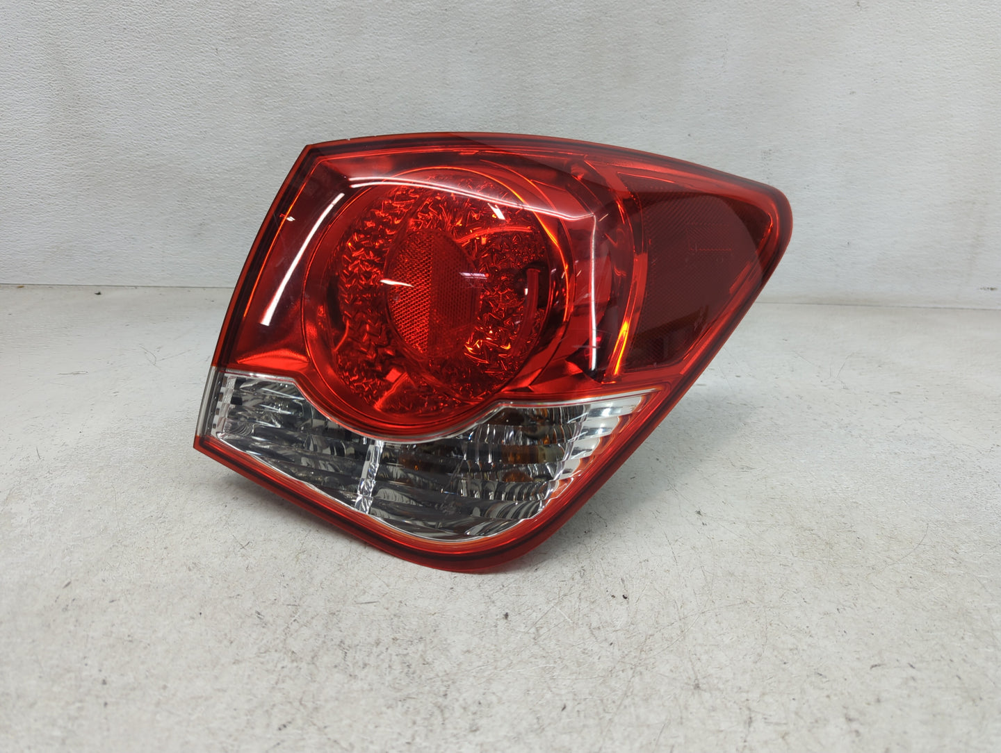 2011-2016 Chevrolet Cruze Tail Light Assembly Passenger Right OEM Fits Fits 2011 2012 2013 2014 2015 2016 OEM Used Auto Part