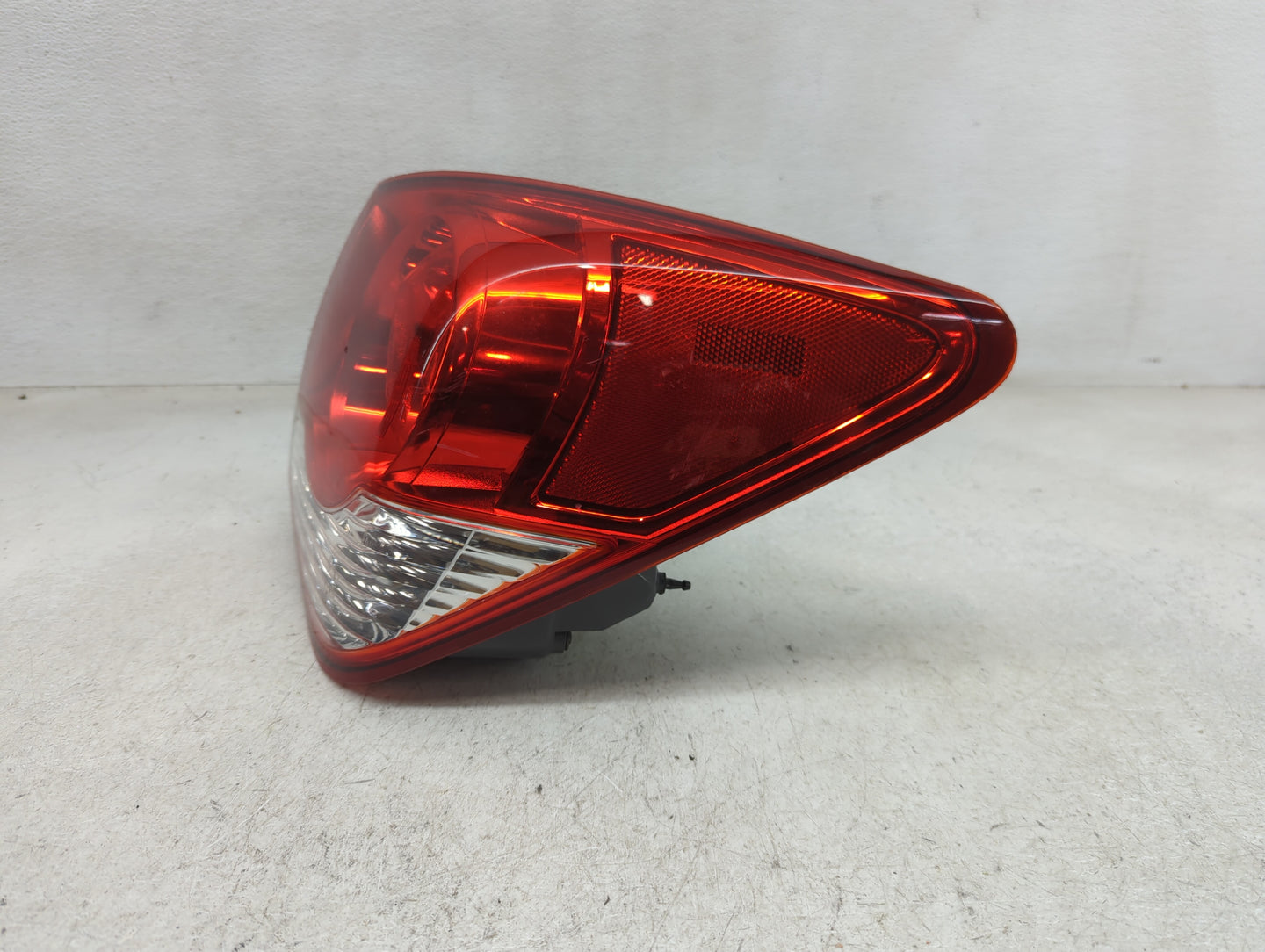 2011-2016 Chevrolet Cruze Tail Light Assembly Passenger Right OEM Fits Fits 2011 2012 2013 2014 2015 2016 OEM Used Auto Part