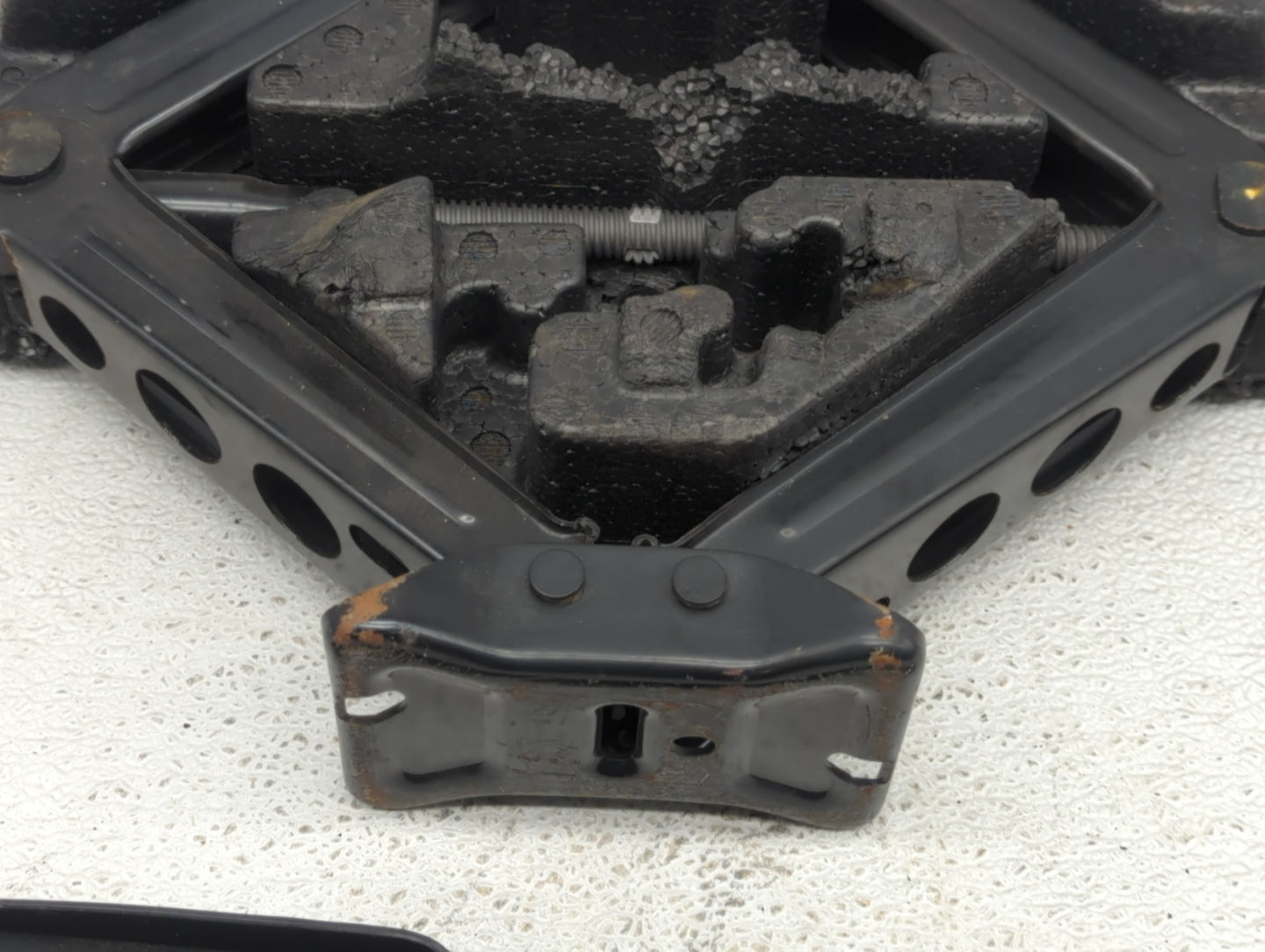 2018 Chevrolet Cruze Spare Scissor Car Jack - Oemusedautoparts1.com