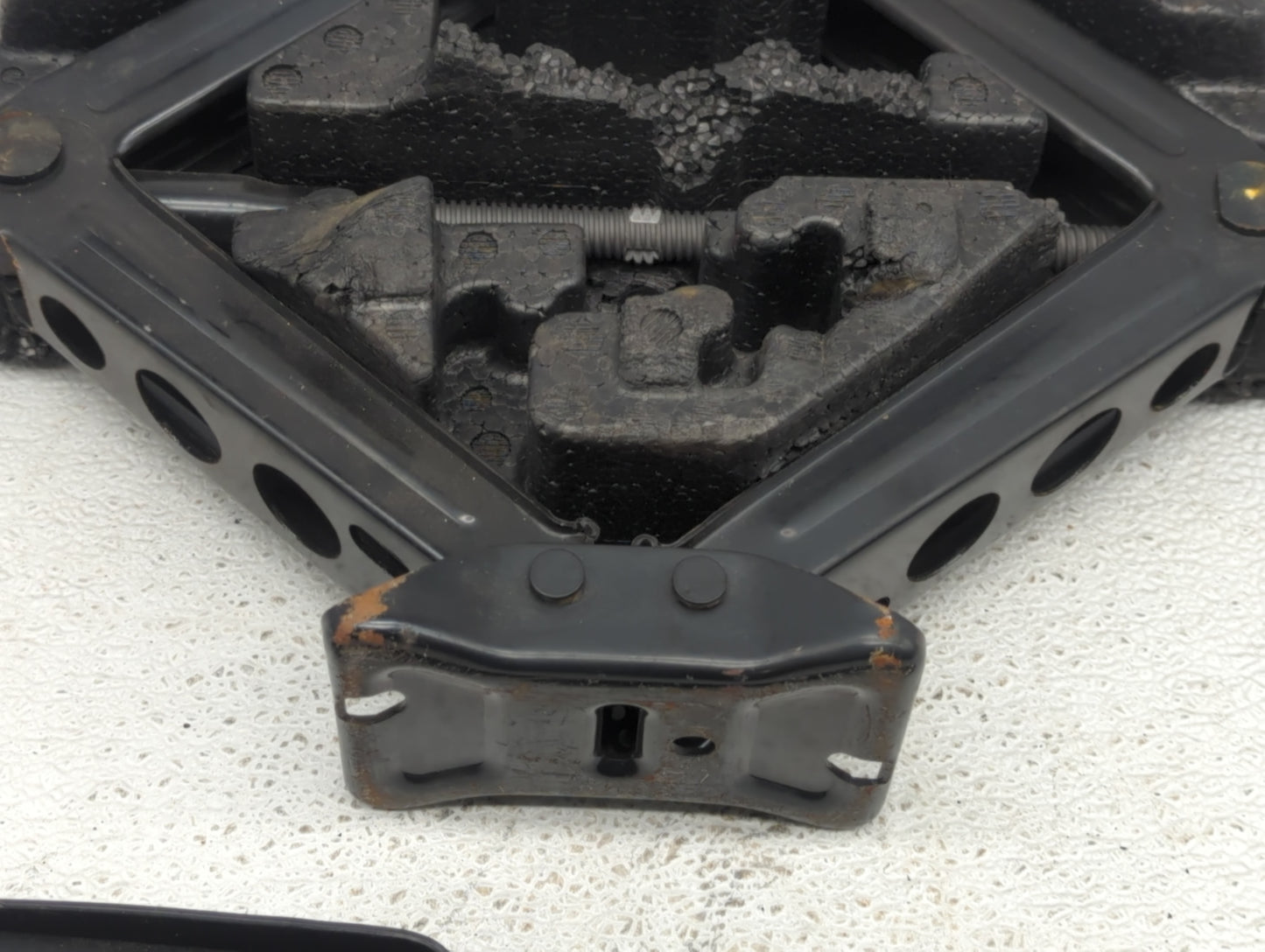 2018 Chevrolet Cruze Spare Scissor Car Jack - Oemusedautoparts1.com