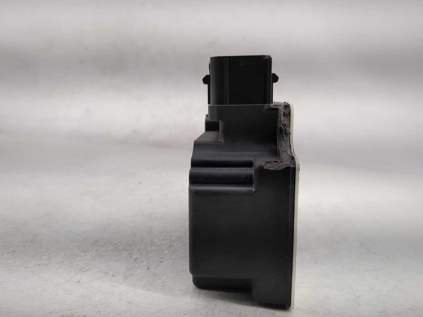 2017-2018 Chevrolet Cruze Body Control Module Bcm Inner Cabin Fuse Box - Oemusedautoparts1.com