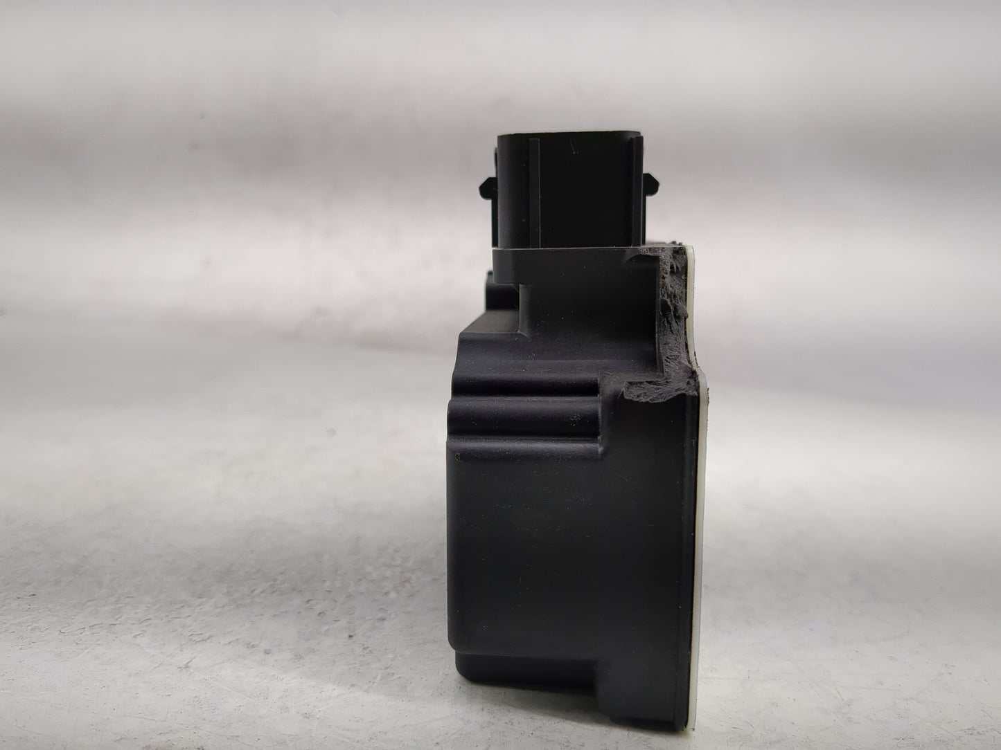 2017-2018 Chevrolet Cruze Body Control Module Bcm Inner Cabin Fuse Box - Oemusedautoparts1.com