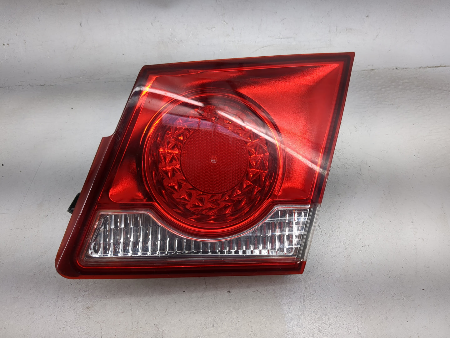 2011-2016 Chevrolet Cruze Driver Left Side Deck Lid Mounted Tail Light 5030376 - Oemusedautoparts1.com