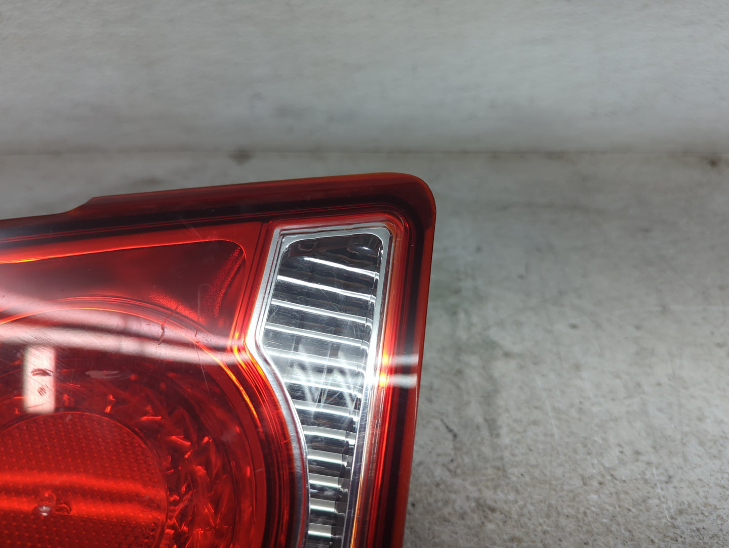2011 Chevrolet Cruze Passenger Right Side Deck Lid Mounted Tail Light 5030383 - Oemusedautoparts1.com