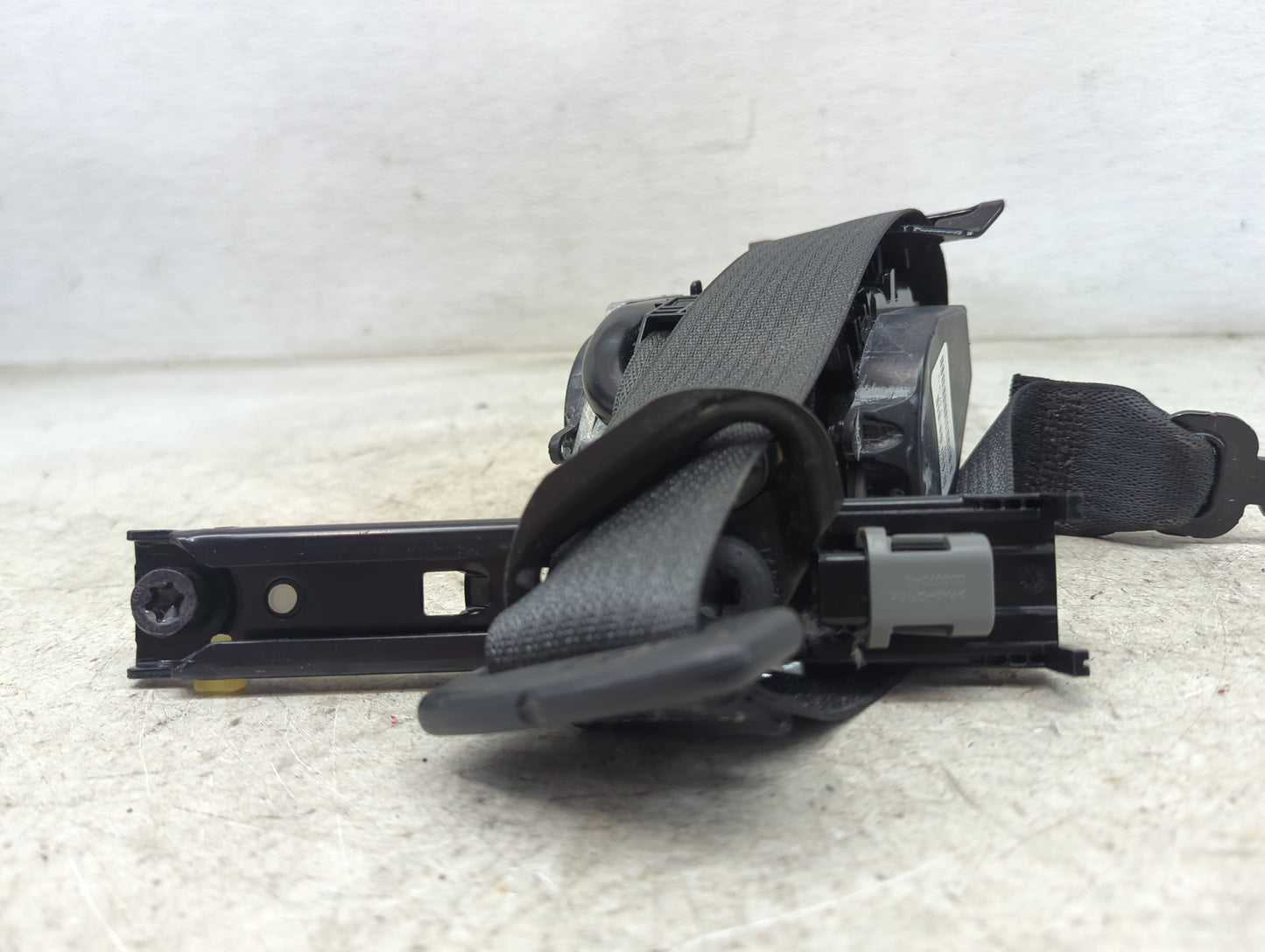2011-2016 Chevrolet Cruze Drvier Front Seatbelt Retractor 5030389 - Oemusedautoparts1.com