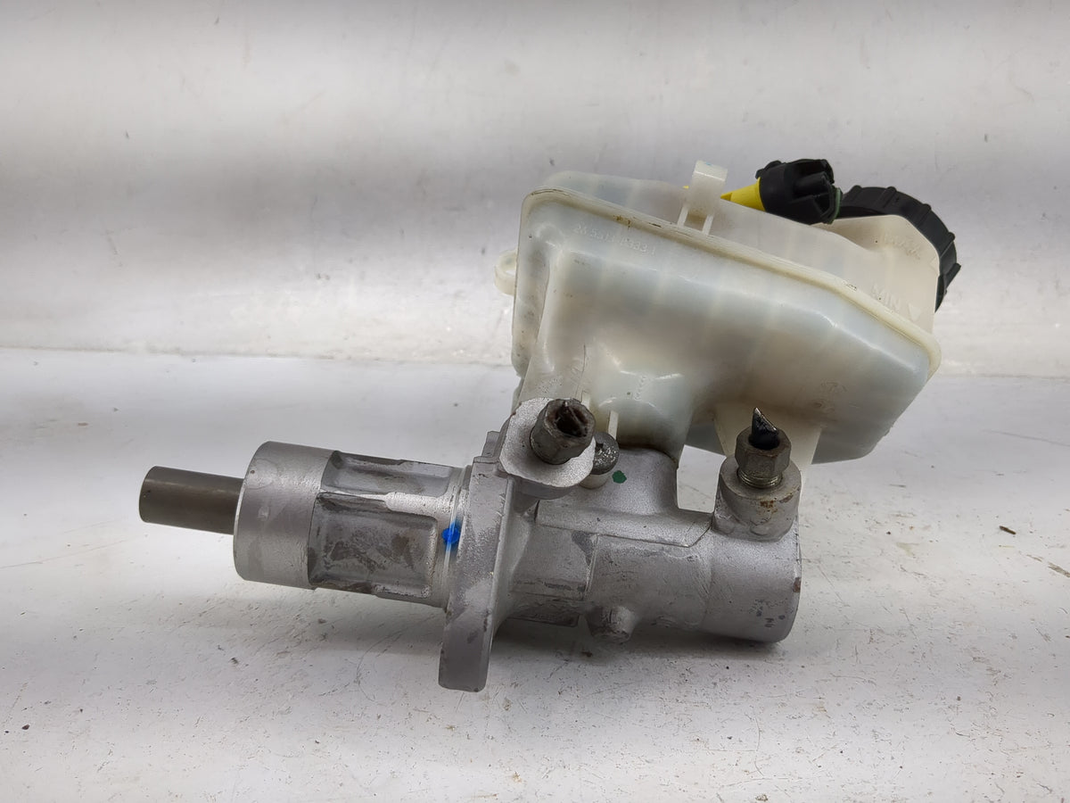2011-2016 Chevrolet Cruze Brake Master Cylinder 5030415 - Oemusedautoparts1.com
