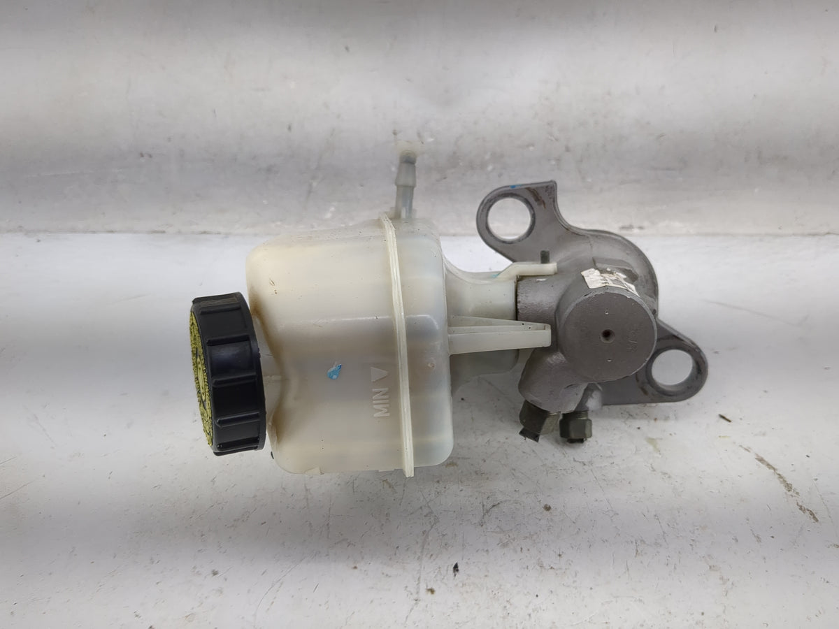 2011-2016 Chevrolet Cruze Brake Master Cylinder 5030415 - Oemusedautoparts1.com