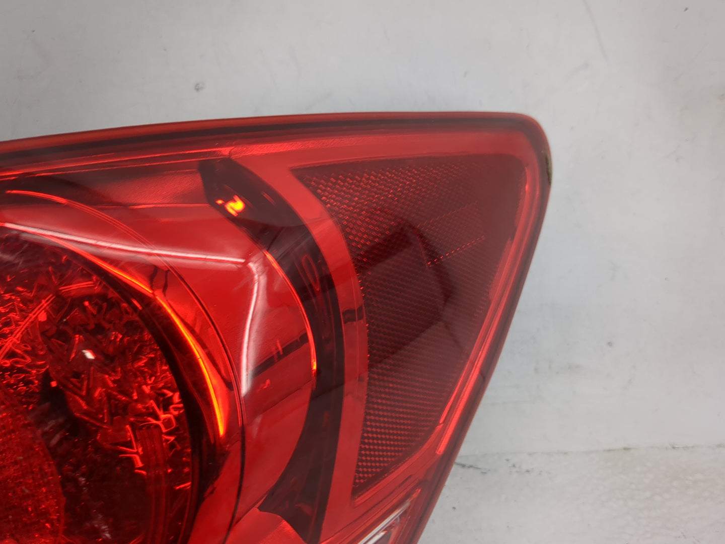 2011-2016 Chevrolet Cruze Tail Light Assembly Passenger Right OEM Fits Fits 2011 2012 2013 2014 2015 2016 OEM Used Auto Part
