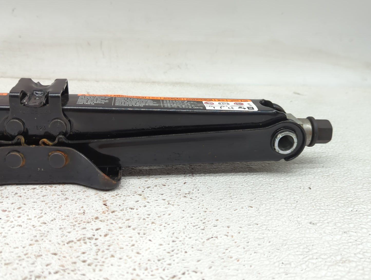 2014 Chevrolet Cruze Spare Scissor Car Jack 856095 - Oemusedautoparts1.com